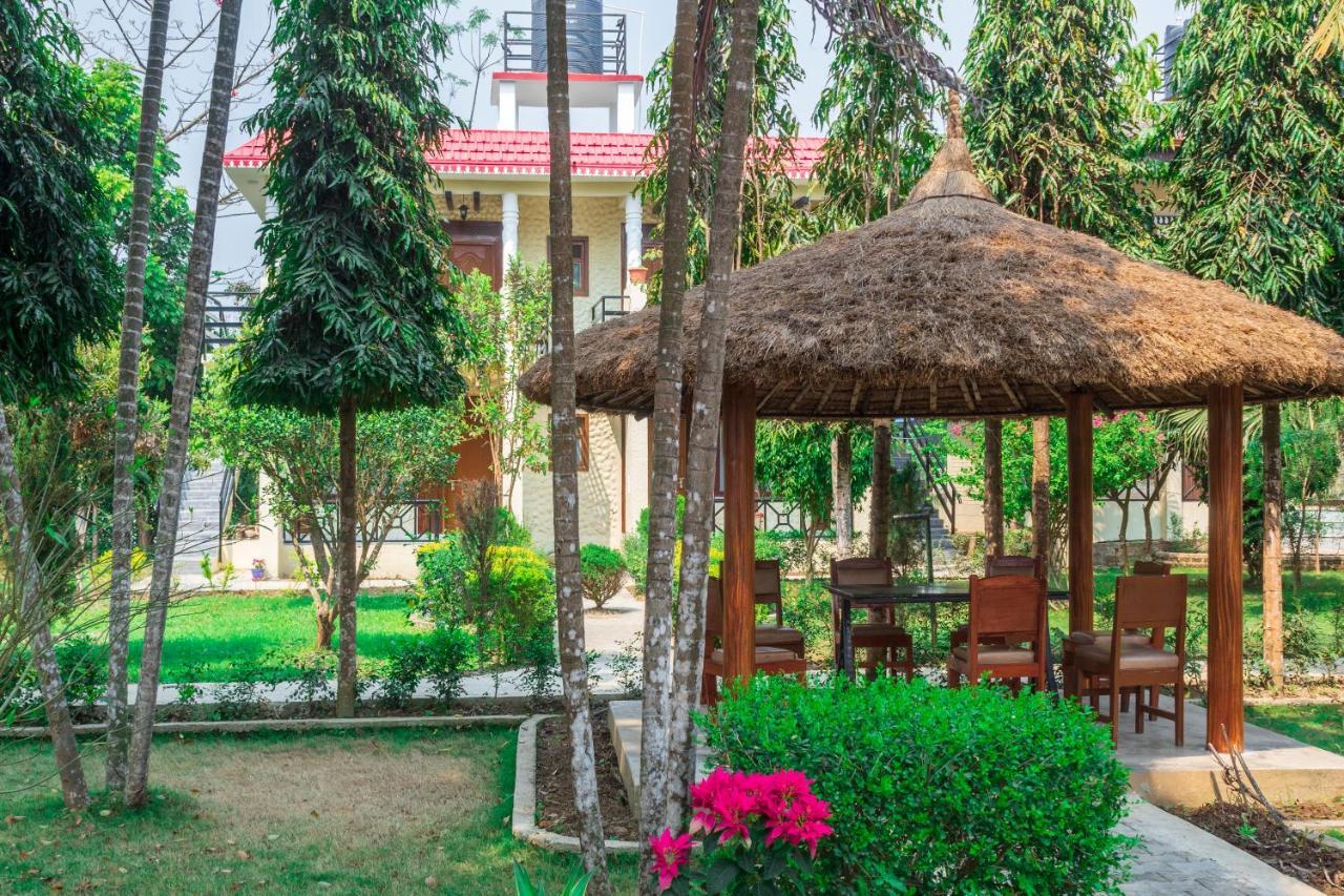 Royal Tiger Luxury Resort 4 Star Sauraha Exterior photo